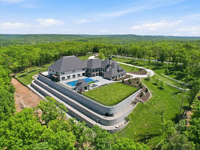 House for sale in Chestnutridge, Missouri