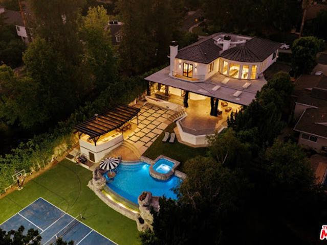 House for sale in La Canada Flintridge, California