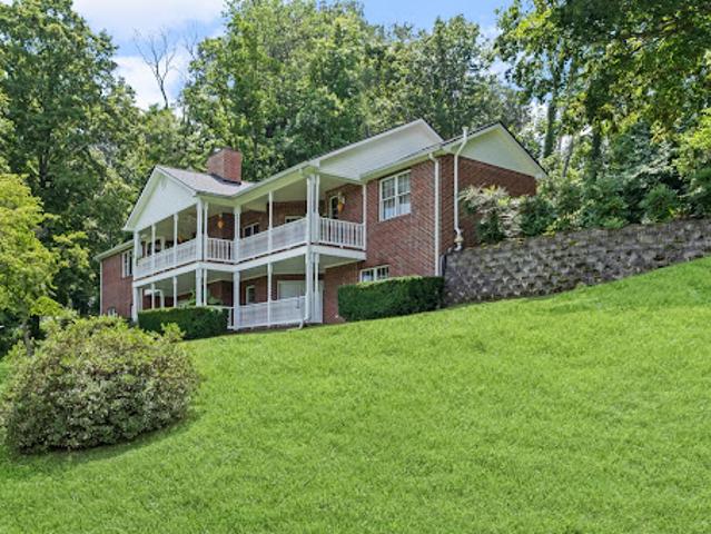 House for sale in Dickson