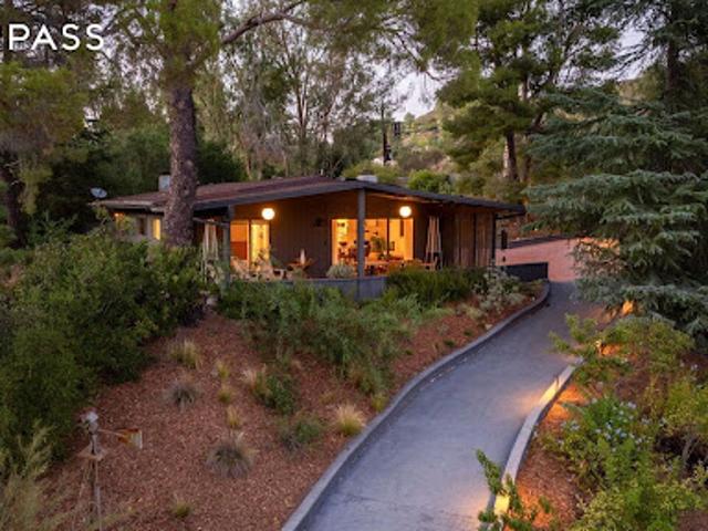 House for sale in Calabasas, Los Angeles County