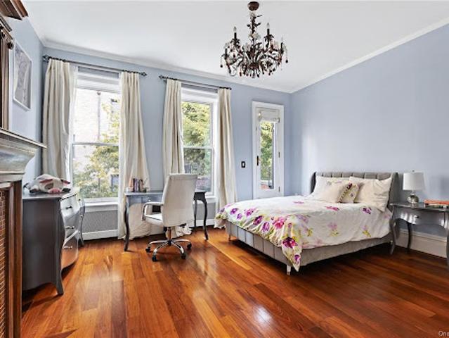 House for sale in New York, Arverne