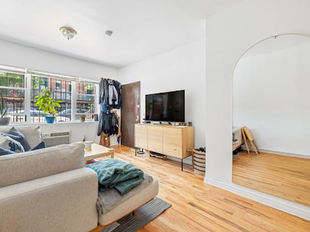 House for sale in New York, Arverne