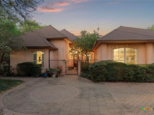 House for sale in Kingsbury, Texas