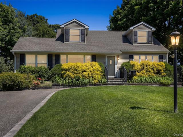 House for sale in Smithtown, New York