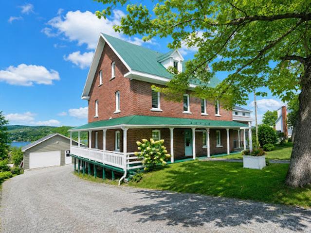 House for sale in Témiscouata-sur-le-Lac, Bas-Saint-Laurent