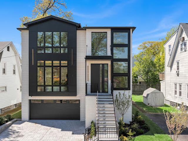House for sale in Fort Lee, New Jersey
