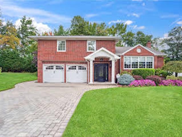 House for sale in Albertson