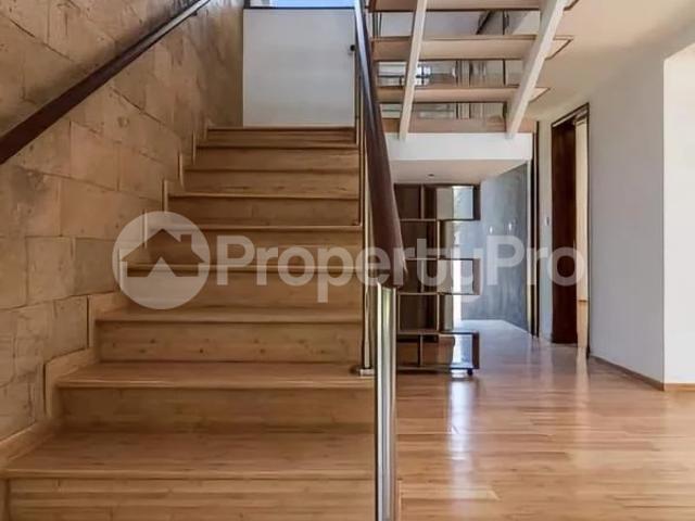 House for sale in Roysambu