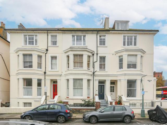Studio for rent in Aldrington