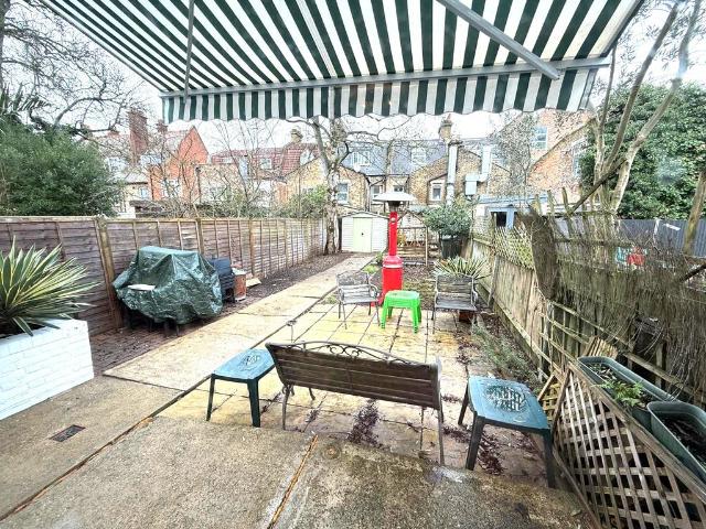 Apartment for rent in Mapesbury, Greater London