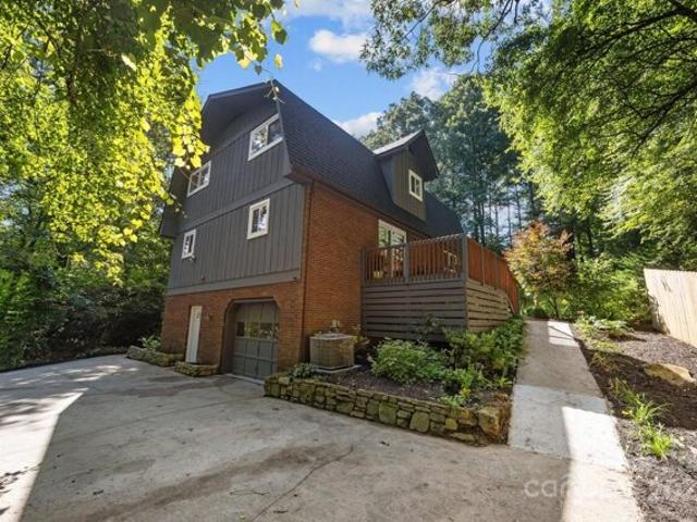 House for sale in Hendersonville