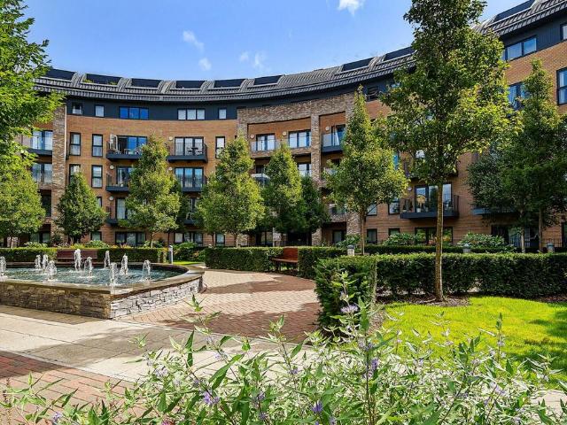 Apartment for rent in Little Stanmore, Greater London