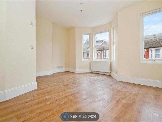 House for rent in Cricklewood, Greater London