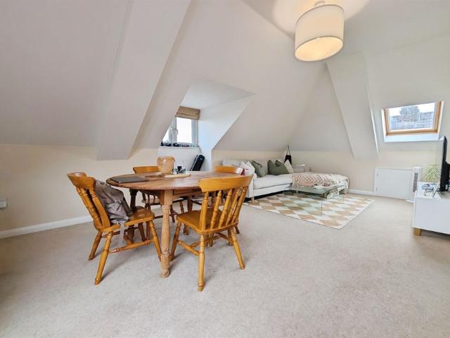 Apartment for rent in Hill, City Of Southampton