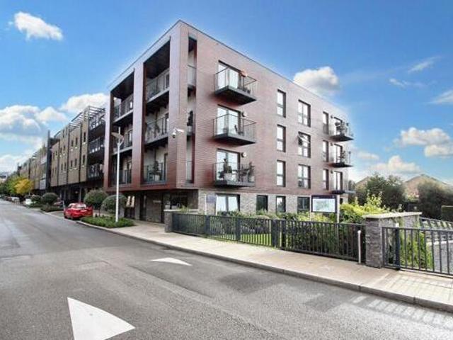House for sale in Little Stanmore, Greater London