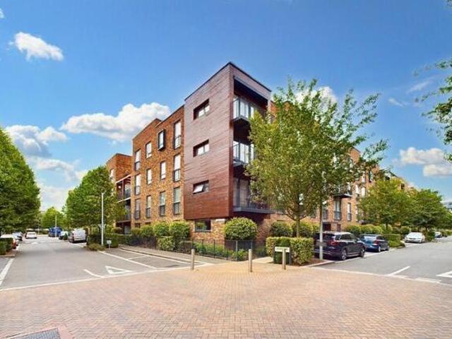 House for sale in Little Stanmore, Greater London
