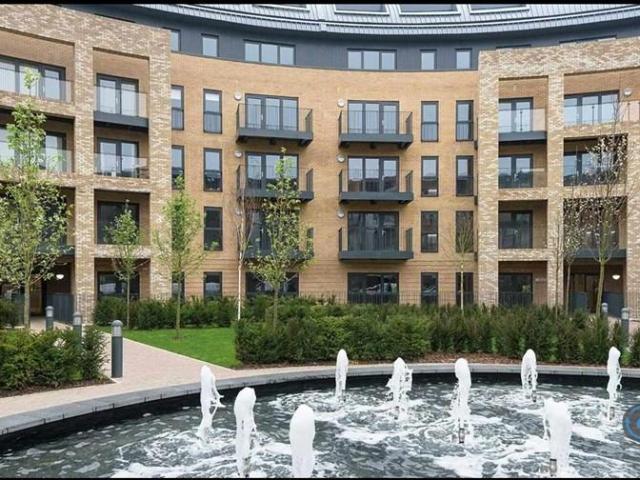 Apartment for rent in Little Stanmore, Greater London
