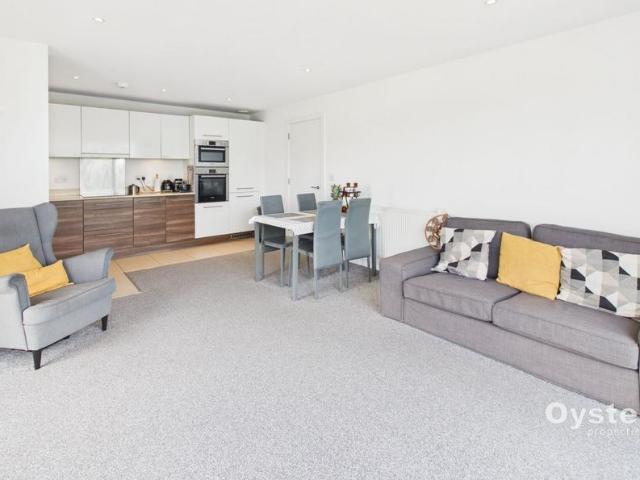 Apartment for rent in Little Stanmore, Greater London