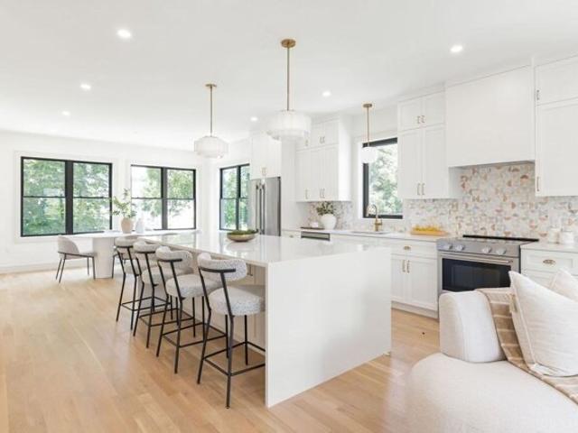 Condo for sale in Banks Square, Waltham