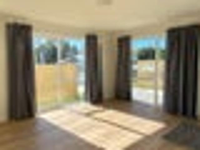 Townhouse for rent in Howick, Oroua County
