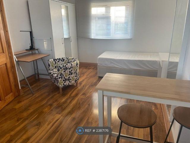 Studio for rent in London Borough of Ealing, Greater London
