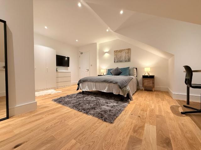 Room for rent in Emerson Park, Greater London