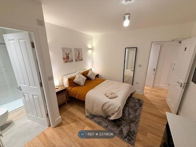 Room for rent in Emerson Park, Greater London