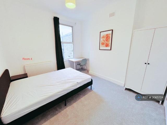 House for rent in Stockwell Park, Greater London