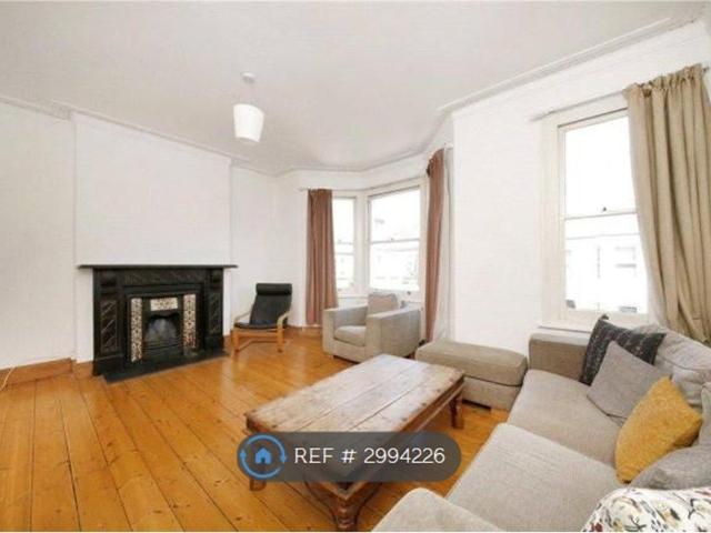 Apartment for rent in Stockwell, Greater London
