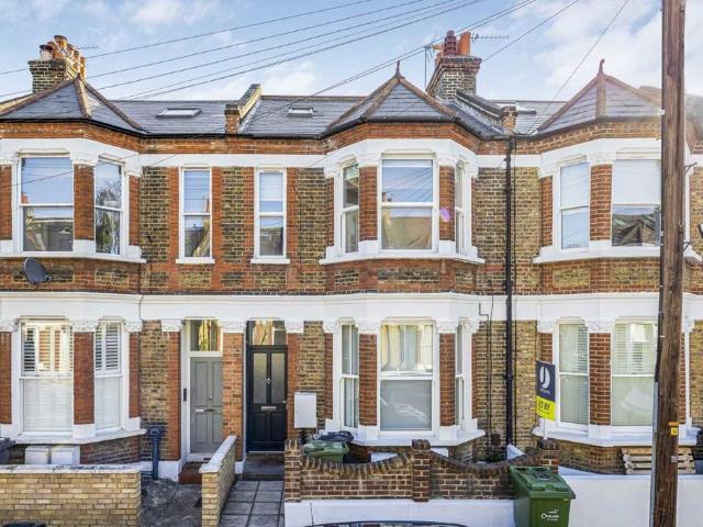 Apartment for rent in Stockwell, Greater London