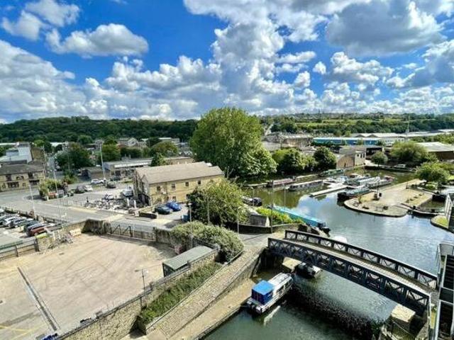 House for rent in Brighouse