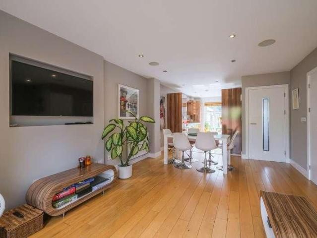 Townhouse for rent in Firthcliffe, Millbridge