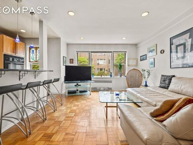 Property for sale in The Bronx, Arverne