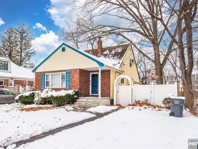 House for sale in Bergenfield, New Jersey