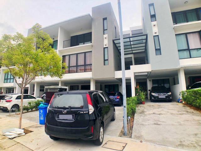 Townhouse for sale in Petaling, Alam Impian