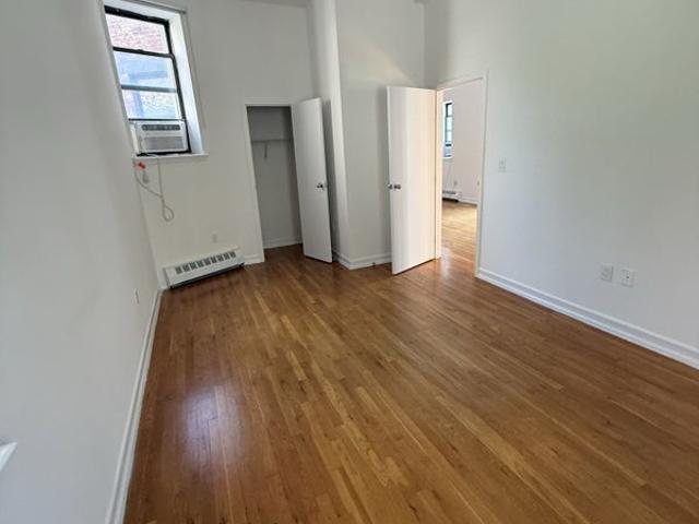 Room for rent in Arverne, New York