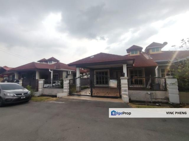 House for sale in Malaka