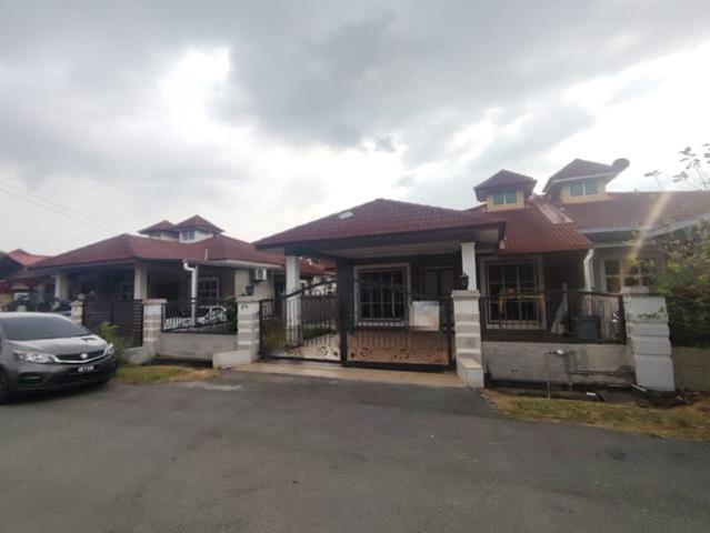 Terraced House for sale in Malaka