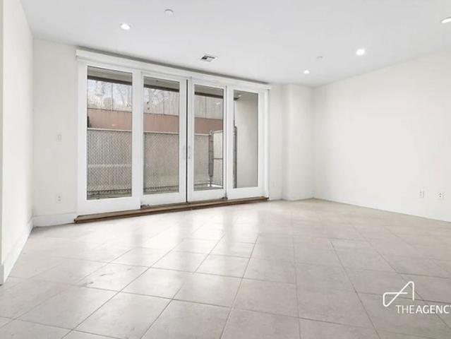 Room for rent in Arverne, New York