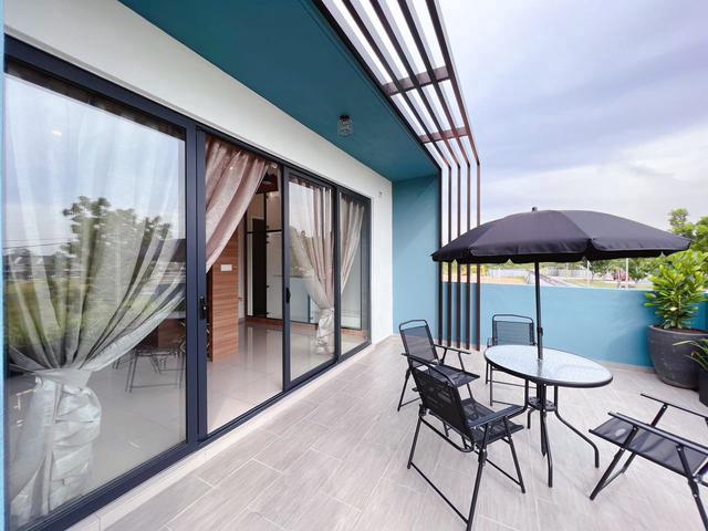 Terraced House for sale in Malaka