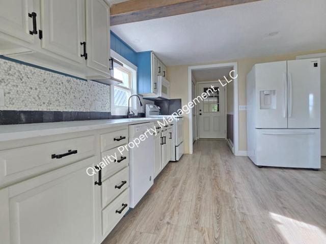 Room for rent in Hermon, Maine