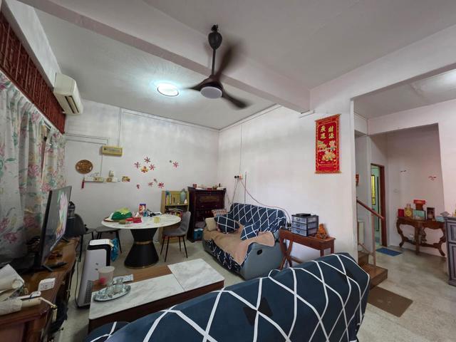 Terraced House for sale in Malaka