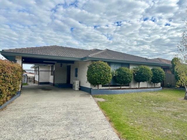 House for rent in Churchill, Victoria