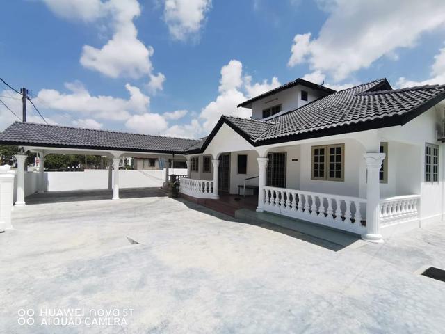 Bungalow for rent in Bukit Beruam