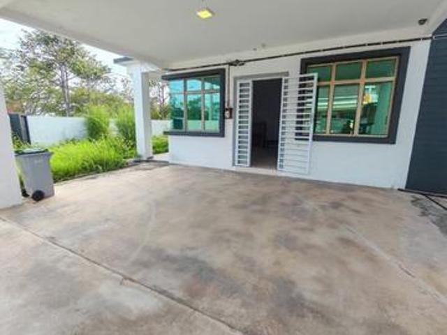Terraced House for sale in Malaka