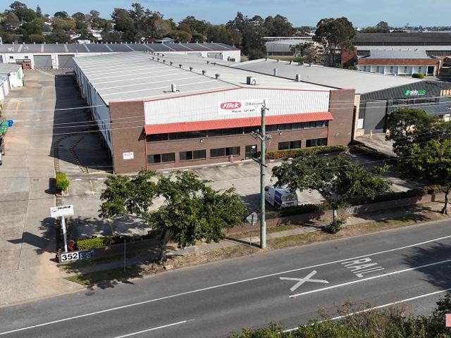 Warehouse for rent in Toombul, Queensland