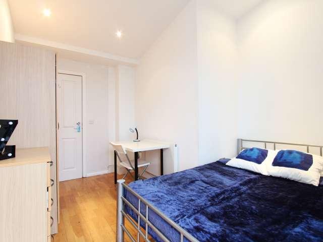 Room for rent in Limehouse, Greater London
