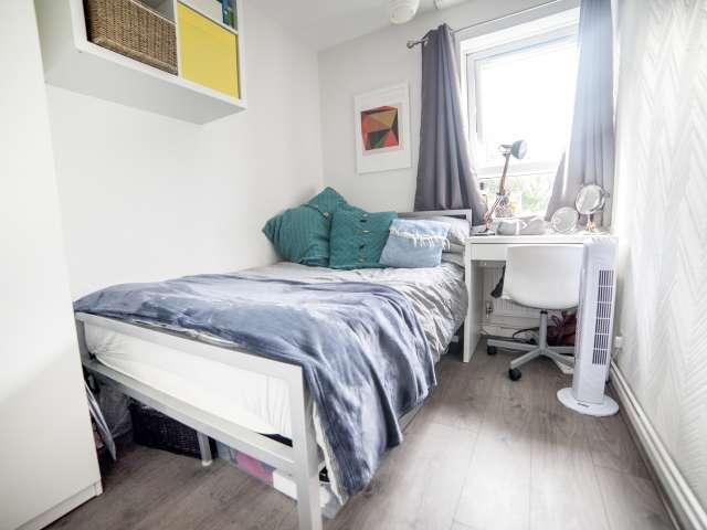 Room for rent in Limehouse, Greater London