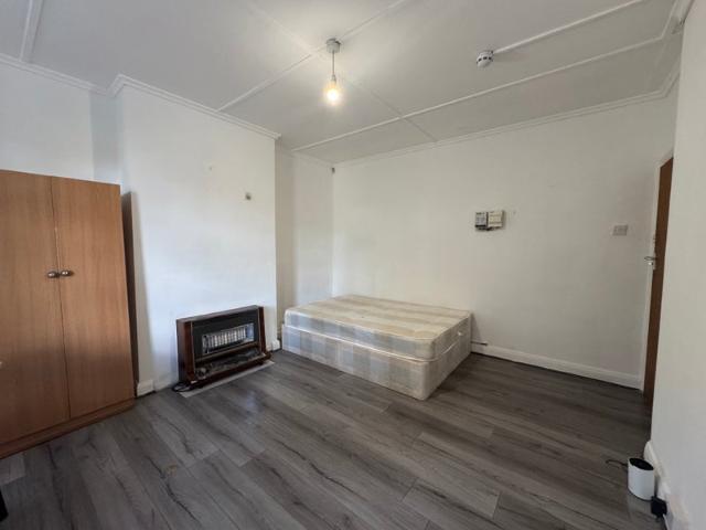 Studio for rent in Ewell, Surrey