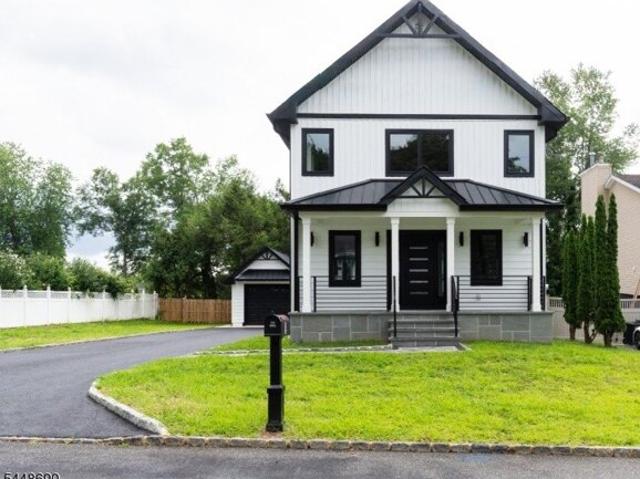 House for sale in East Hanover, New Jersey